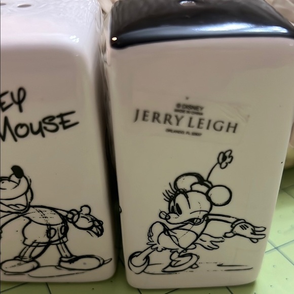 Mickey and Minnie Mouse Salt and Pepper Shakers - Picture 3 of 3